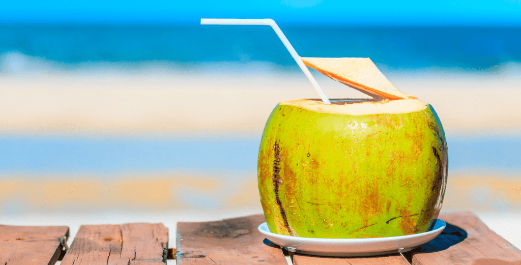 Conozca los principales beneficios del água de coco